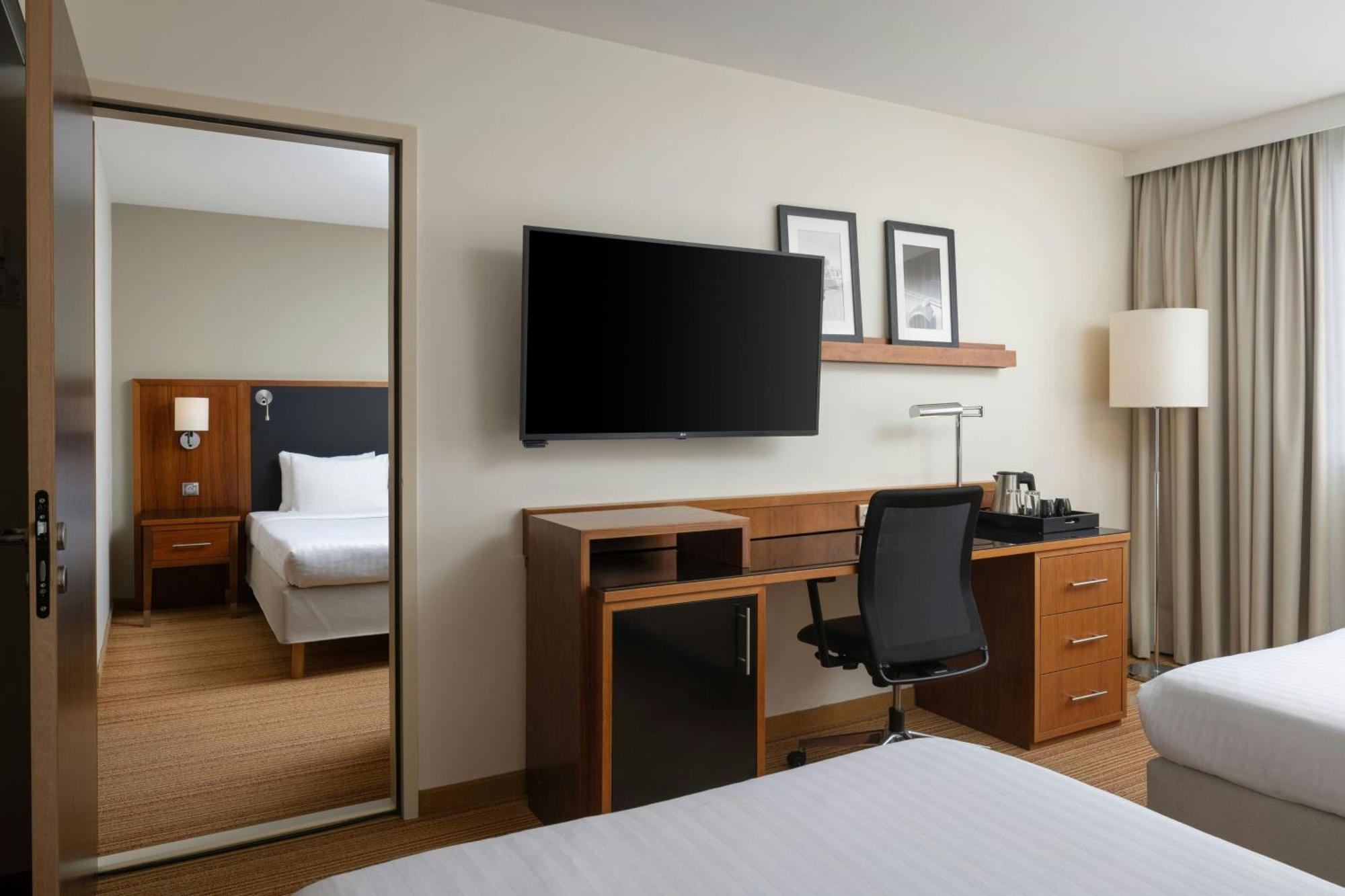 Courtyard By Marriott Toulouse Airport Ξενοδοχείο Εξωτερικό φωτογραφία