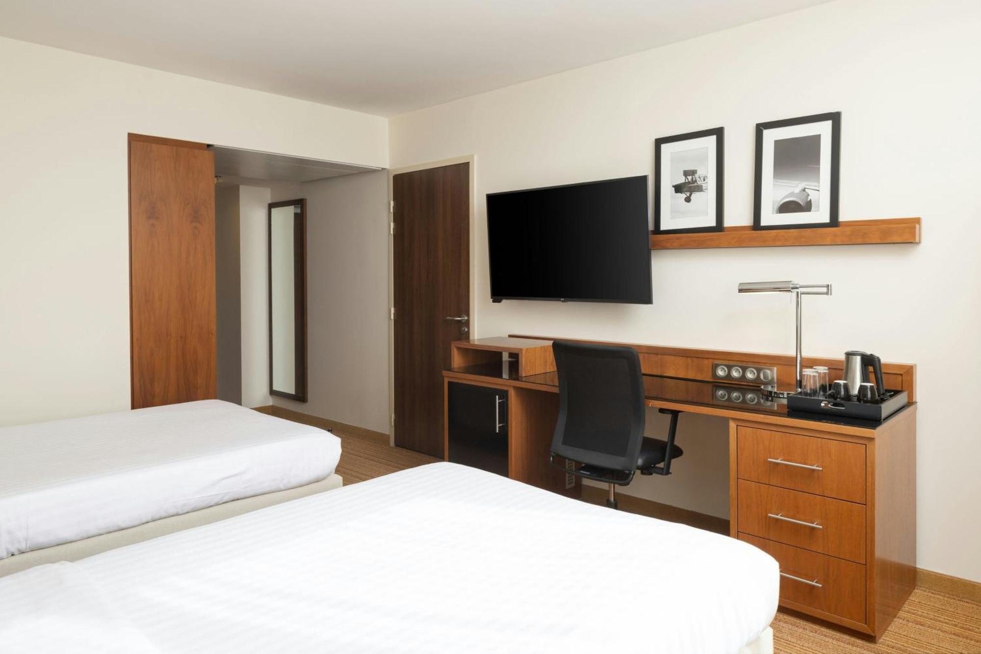 Courtyard By Marriott Toulouse Airport Ξενοδοχείο Εξωτερικό φωτογραφία